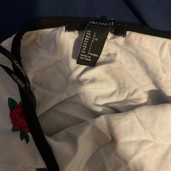 Forever 21 Halter crop top size large - Picture 2 of 2